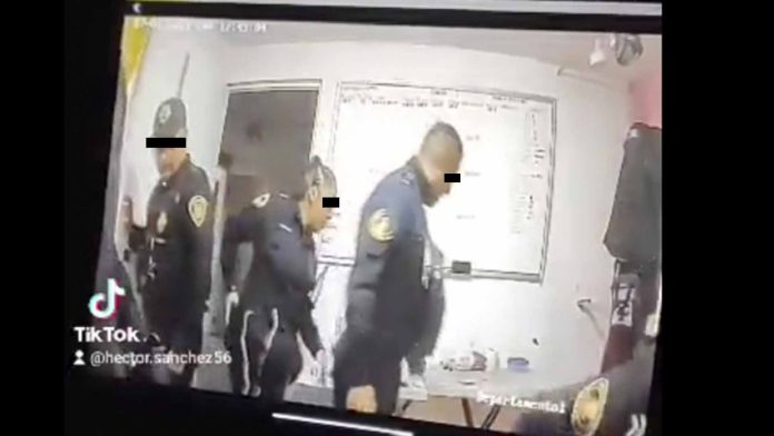 Policías son captados torturando y robando a detenidos