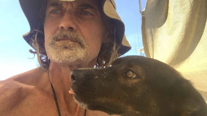 Rescatan a náufrago y a su perrita; sobrevivieron tres meses a la deriva