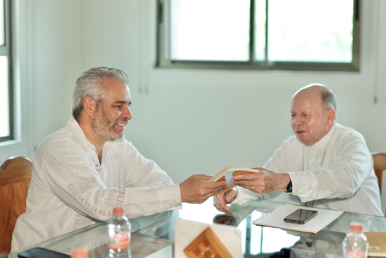 Acuerdan Bedolla y obispo de Apatzingán, coordinación y armonía por el bien común Acuerdan Bedolla y obispo de Apatzingán, coordinación y armonía por el bien común