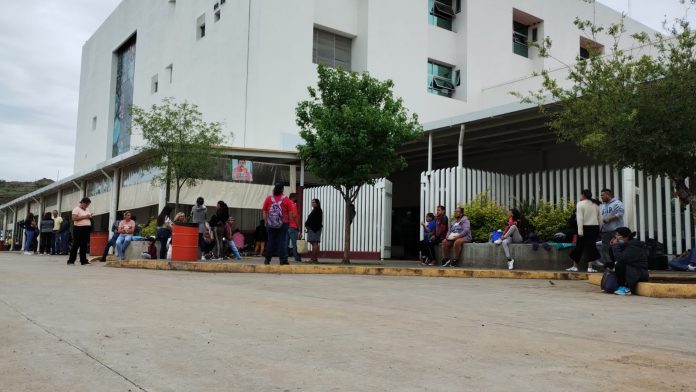Se rompió la mandíbula y lleva más de 20 días en espera de operación
