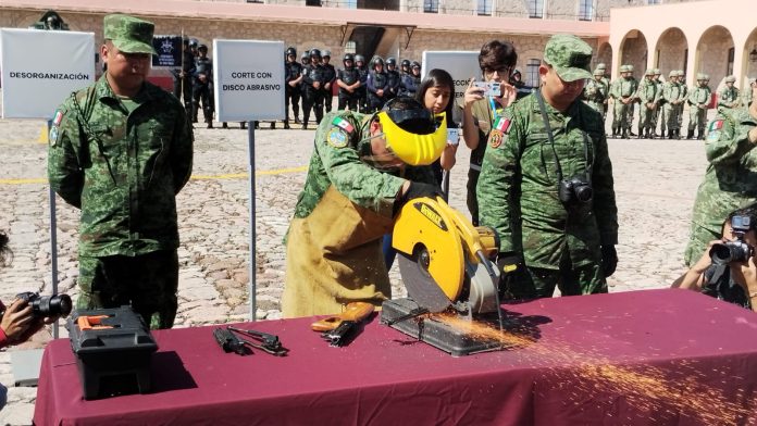 Realizan destrucción simbólica de armamento