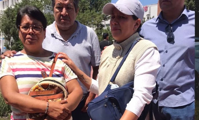 Abuelos del menor cuyos padres agredieron a maestra piden se los regresen