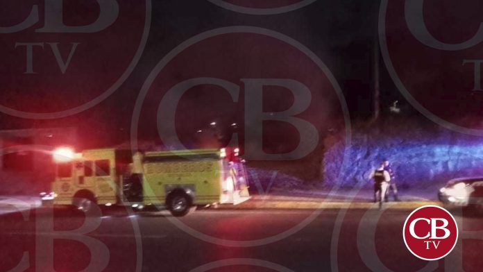 Vecinos irresponsables queman llantas en la Clara Córdoba