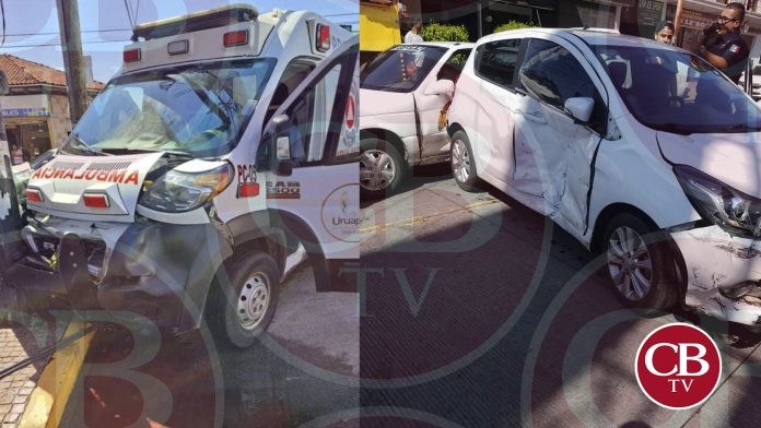Choque de ambulancia deja dos paramédicos heridos