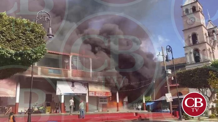 Daños materiales dejó incendio en dulcería de Tingambato