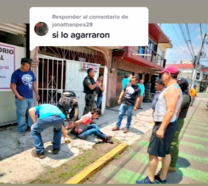 Video: Mecánicos someten a ladrón que robó a una mujer a plena luz del día