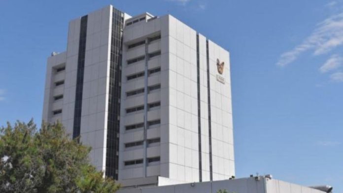 Anciano se suicida lanzándose del décimo piso del IMSS