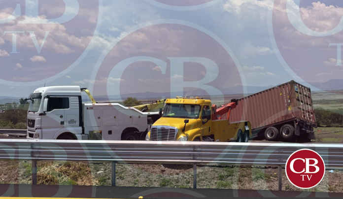 Choque de tráiler obliga el cierre de la México-Guadalajara
