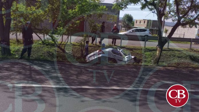 Fuerte accidente de auto en la salida a Pátzcuaro