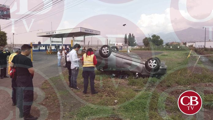 Vuelca auto en la salida a Salamanca