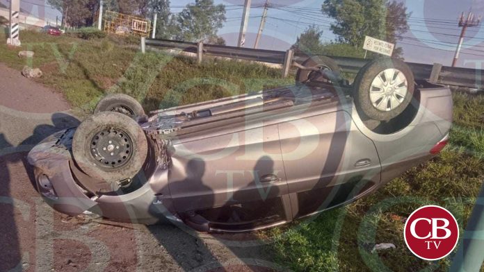 Vuelca su auto en el camino al Recinto Ferial de Morelia