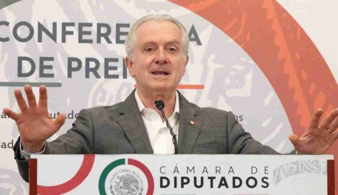 Santiago Creel se baja de la contienda presidencial por el Frente Amplio