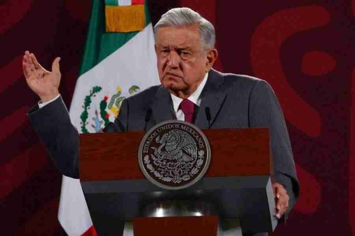 AMLO pone a disposición de youtubers avión de Sedena para que vayan a su informe de Gobierno
