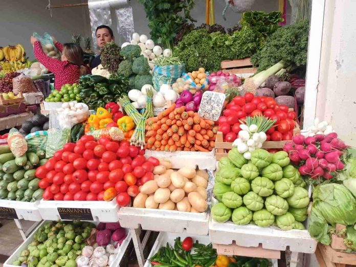 Tianguis de la Feria ofrece los mejores precios de canasta básica