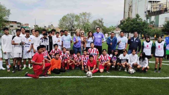 Con inversión de 3 mdp se inaugura cancha de fútbol de Unidad Deportiva 150