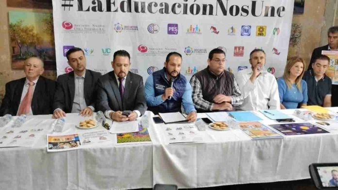 PES y padres de familia exhortan a Gobierno de Michoacán, a la suspensión definitiva de los nuevos libros de texto