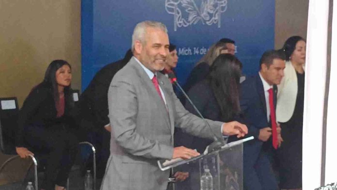 Bedolla apertura ciclo escolar 2023-2024 de la Universidad Michoacana