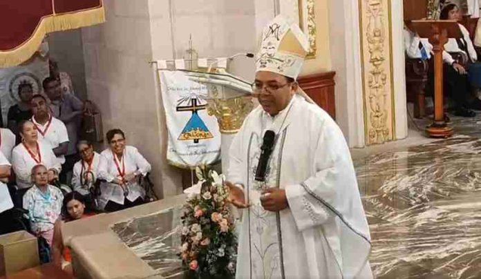 Obispo de Aguascalientes llama a protestar contra Libros de Texto Gratuitos