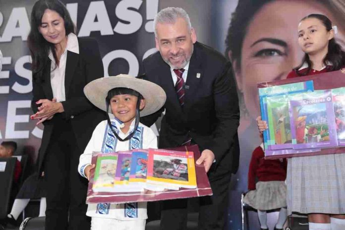 Nuevos libros de texto promueven una pedagogía activa: Bedolla