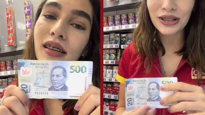 Cajera recibe billete de 520 pesos