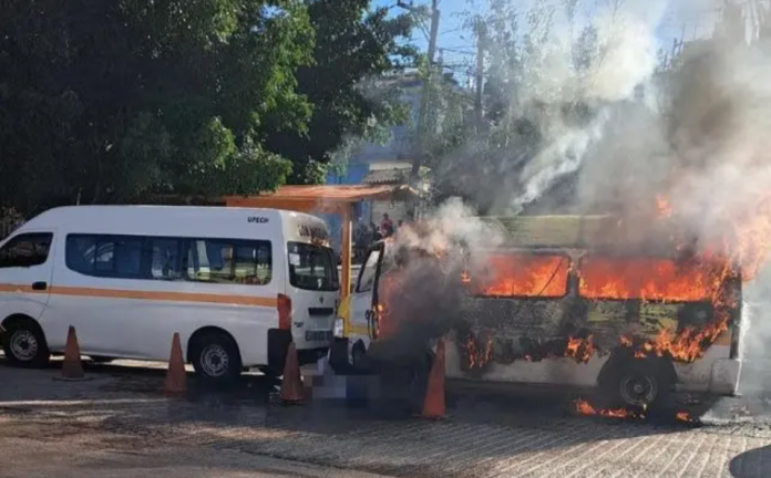 Ataque a transportista deja cuatro muertos y un vehículo incendiado en Guerrero