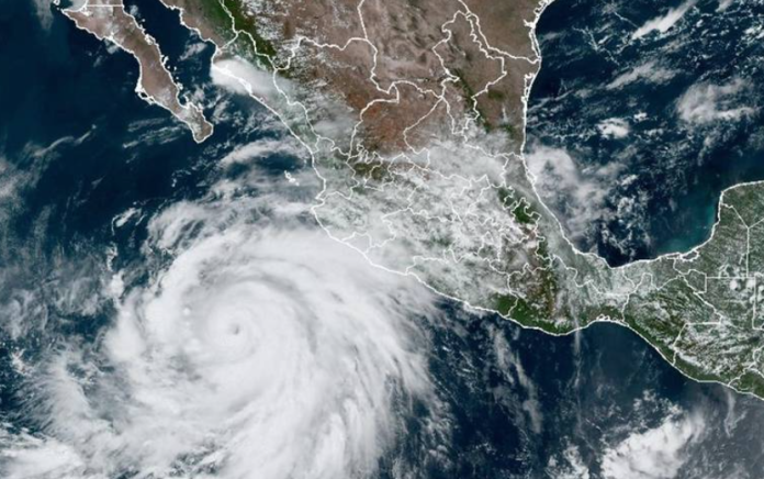 “Hilary” se convierte en huracán categoría 2; se alerta a más de 12 estados