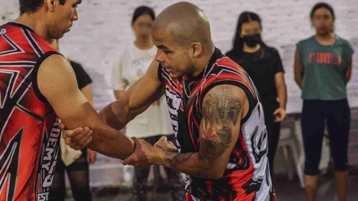 Escuela de artes marciales mixtas ofrece beca a joven agredido en Subway