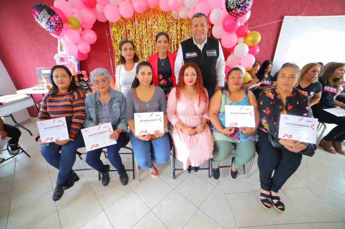 Juan Carlos Barragán clausura talleres de empoderamiento de mujeres en Villas del Pedregal