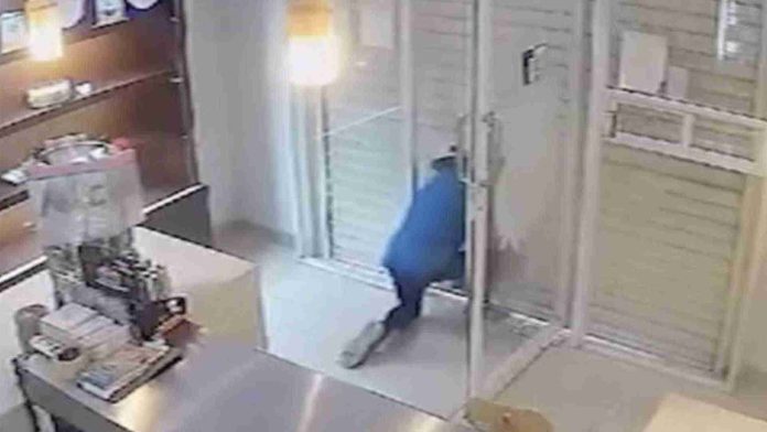 Ladrón terminó encerrado en el local que pretendía robar