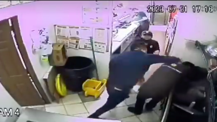 Trabajador de Subway en SLP terminó con múltiples fracturas luego de que un hombre lo atacara