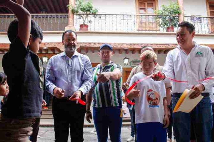 Inauguran presidente de Pátzcuaro Exposición de Playmobil