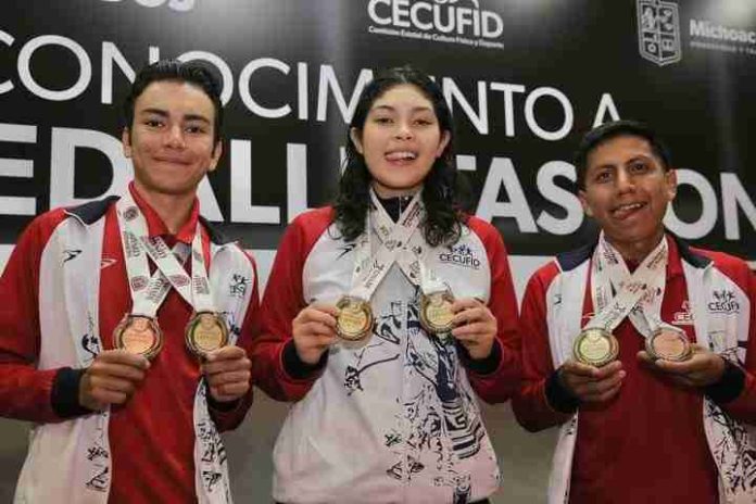 Con el compromiso de mantener y mejorar los apoyos económicos a los medallistas michoacanos