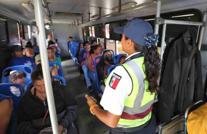 Choferes del transporte público a capacitación de manejo