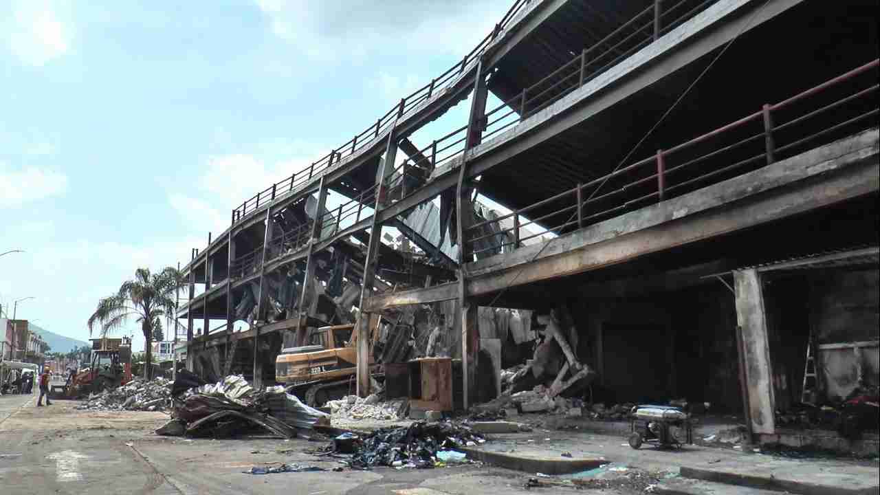 Avanza demolición de estacionamiento del Mercado Independencia: Alfonso Martínez Avanza demolición de estacionamiento del Mercado Independencia: Alfonso Martínez