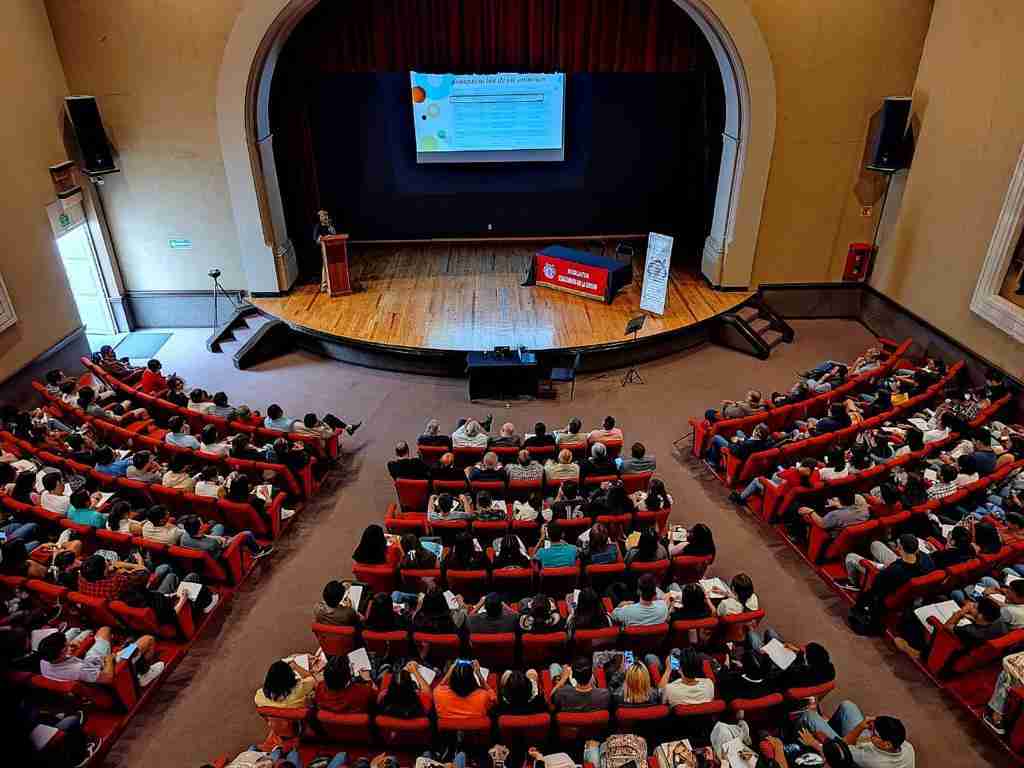 Egresadas y egresados, una fuerza viva en la UMSNH Egresadas y egresados, una fuerza viva en la UMSNH