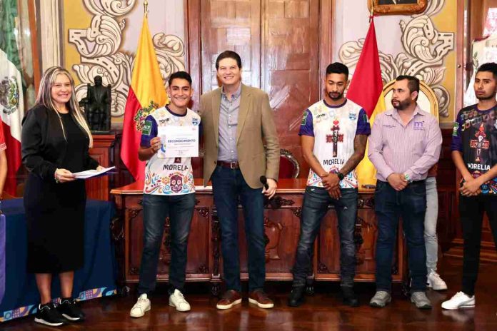 Reconoce Alfonso Martínez a jóvenes ganadores de la Copa IFA7 en Colombia