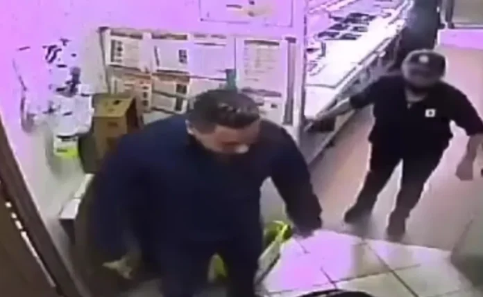 Internautas piden cárcel a agresor de trabajador de Subway por medio de firmas digitales