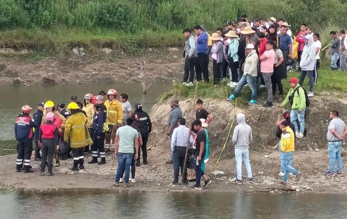 Muere menor de cuatro años al caer junto con su hermano a una presa