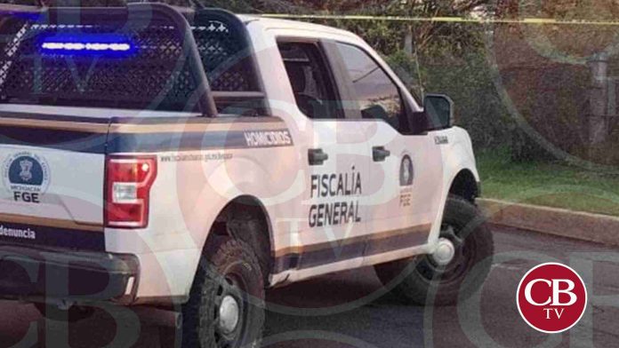 Auto atropella a un hombre afuera del Estadio Morelos