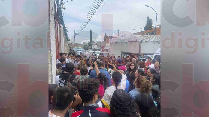 Exigen padres de la Secundaria Federal 1, clases para sus hijos