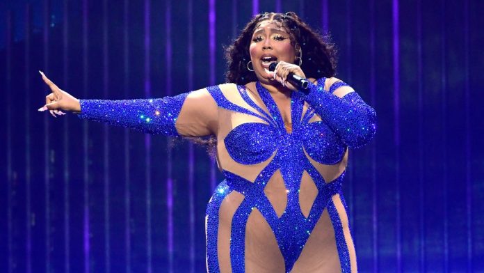 Lizzo dolida por denuncia de abuso de autoridad y acoso sexual