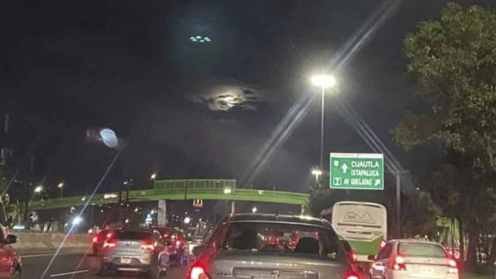 Captan extraño objeto sobrevolando en la CDMX