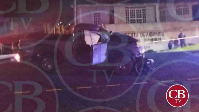 Camioneta aplasta a motociclista en el libramiento de Los Reyes