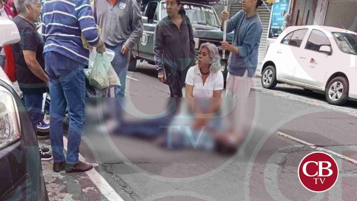 Se infarta a unas calles del Mercado Independencia