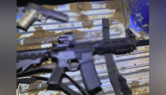 Con policía municipal de Ario y GN, SSP detiene a 2 personas con armas y municiones
