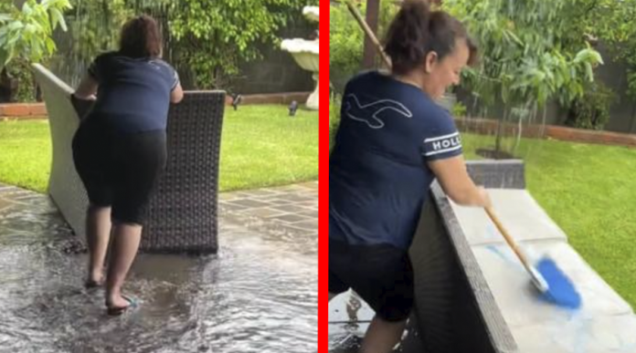Madre Mexicana aprovecha agua de lluvias para lavar sillón