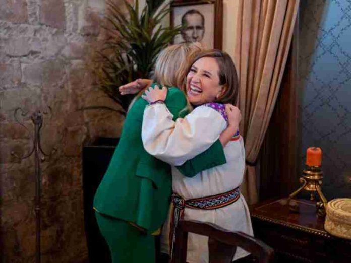 Xóchitl Gálvez firma decálogo en defensa de las mujeres