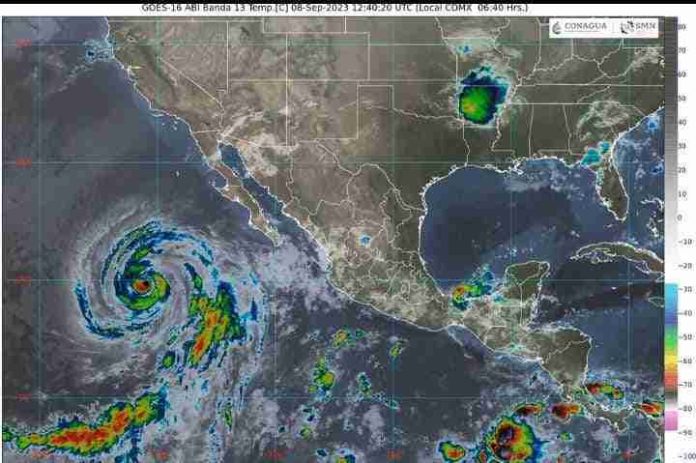 Pronostican intervalos de chubascos en Colima y Michoacán