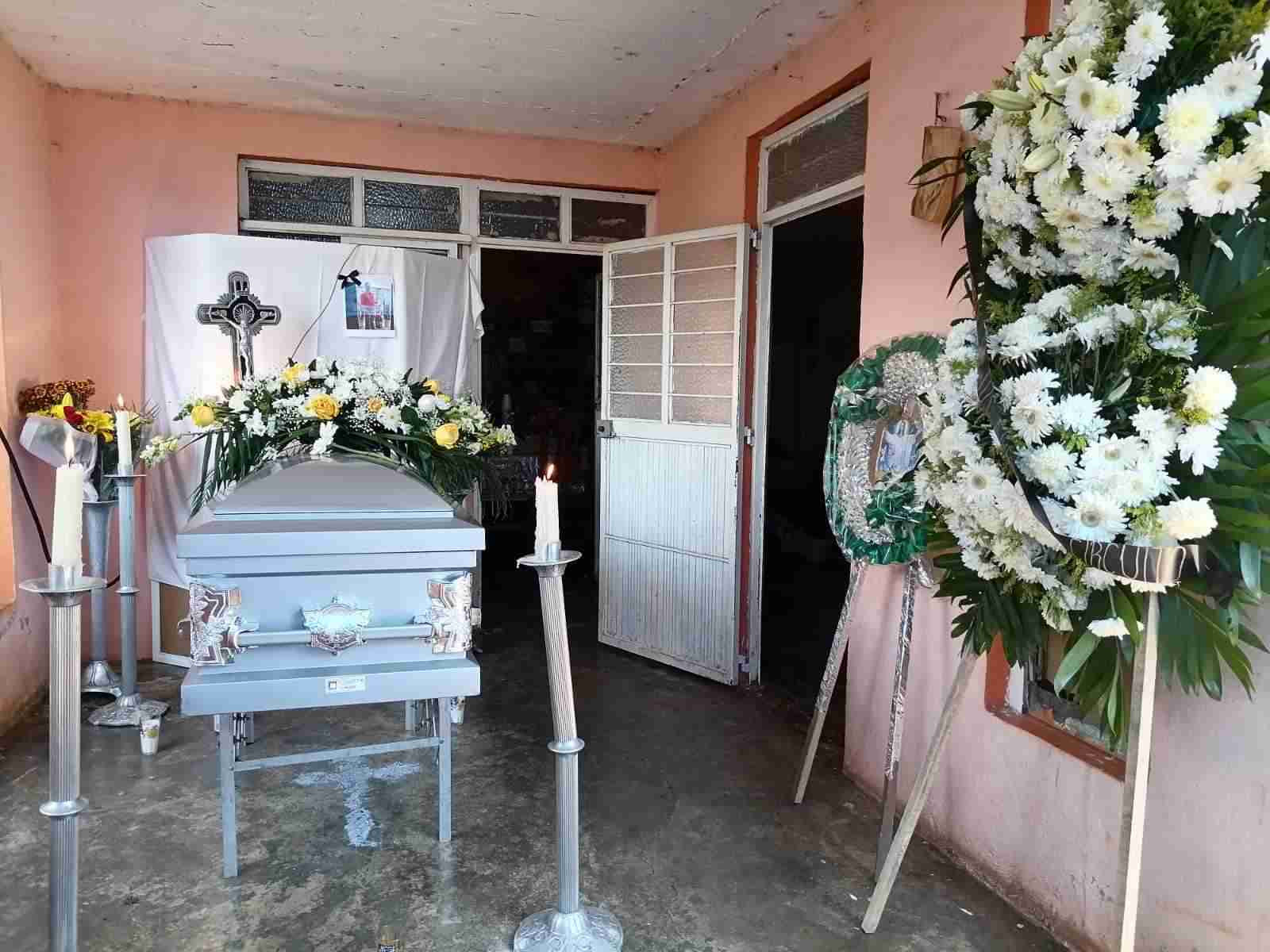 Sepultan al taxista que murió en busca del sueño americano Sepultan al taxista que murió en busca del sueño americano