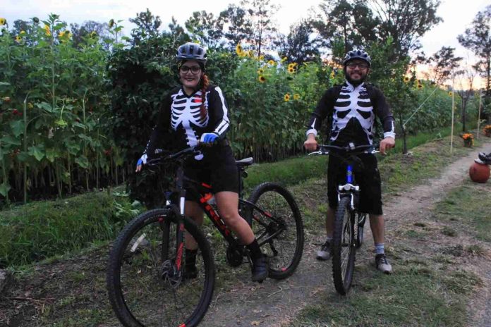 Participa en la rodada ciclista y carrera atlética de Tarímbaro